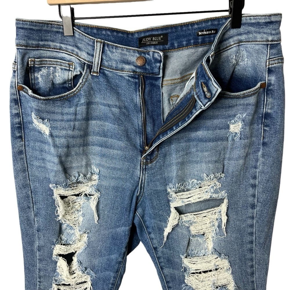 Judy Blue Destroyed Light Wash Boyfriend Jeans Size 16W Style JB82170LT - Picture 3 of 6